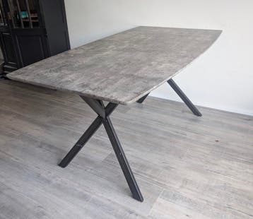Gratis eettafel / hobbytafel – stevige basis,