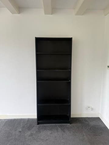 Zwarte kast met vijf planken ikea zelf demonteren