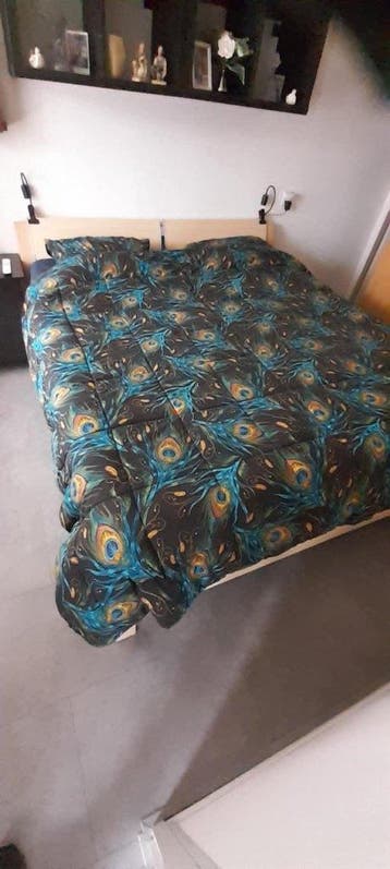 BOXSPRING  180X200  MET  VRIJWEL  NIEUWE MATRASSEN  GRATIS