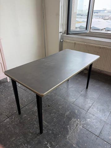 Stevige werktafel met metalen onderstel - 75x120 cm