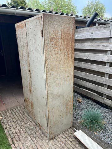 Gratis !!! Vintage metalen locker/kast - industrieel design