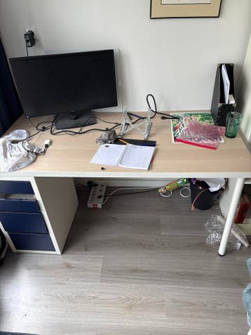 Bureau met lades en opbergruimte - gratis op te halen