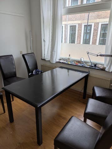 Eettafel (evt met stoelen)
