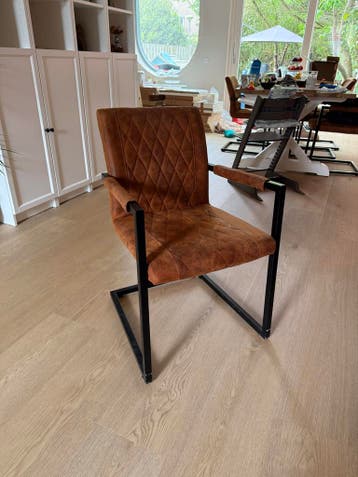 Set van 6 bruine eetkamerstoelen met armleuningen