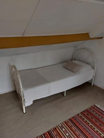 Te Laren NH: bed, gratis ophalen.