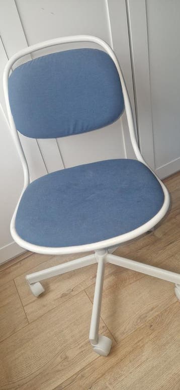 Gratis op te halen Ikea bureaustoel blauw/wit en bureau