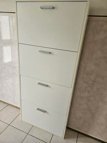 Gratis. Witte schoenenkast. Zie foto's.