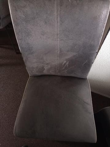 Gratis 4 eetkamerstoelen