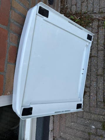 Uitschuifbare plank tussen wasmachine en droger