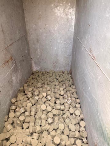 Briketten voor een alles brander gemaakt van mdf vezels