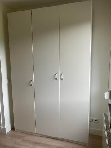 Gratis Ikea Kasten (2x) - Ideaal voor opslag (d=35 cm)