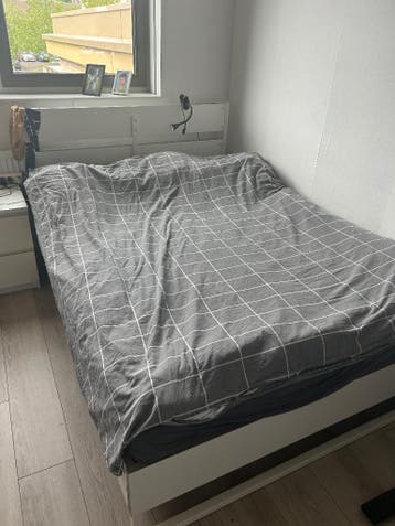 Twee persoons bed gratis (140 bij 200)