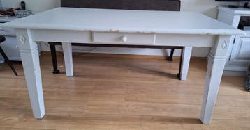 Gratis eettafel. Van oorsprong oud grenen