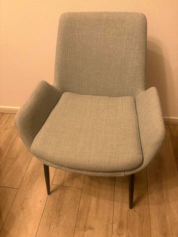 Leuke lichtblauw/grijsachtige stoel. gratis op te halen