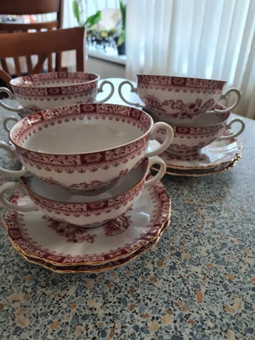 Antieke Soepkommen met Schotels - Rood/Wit Decor