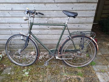 fiets: oude rammelbak voor onderdelen