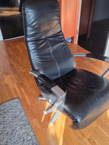 2 Comfortabele zwarte leren relaxfauteuils