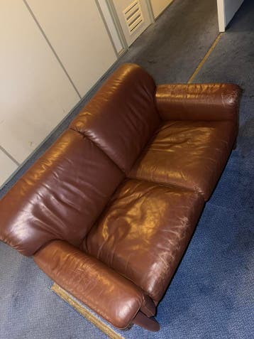 Twee banken. Gratis! 1,50 m en 2 m. Alleen zelf ophalen.