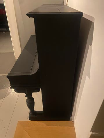 Gratis Zwart geschilderde piano Robert Gunter