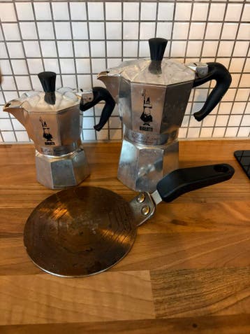 Grote en kleine Bialetti met verloopstuk voor inductie