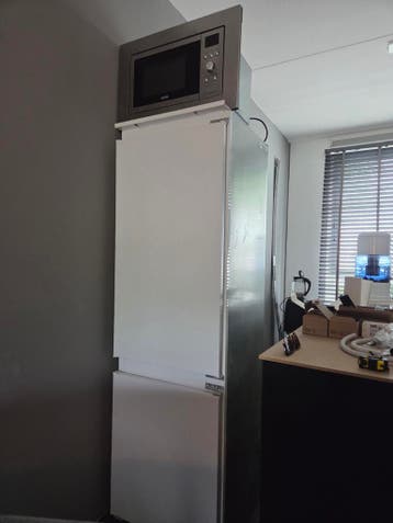 Koelkast en Magnetron Gratis