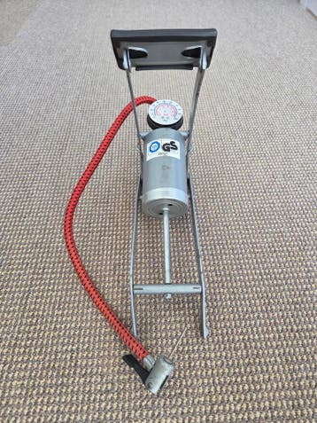 Voetpomp met drukmeter - TÜV/GS gekeurd