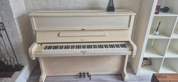Mooie witte piano van Rich weber. Gratis ophalen!