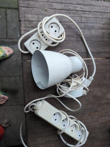 Gratis: lamp en stekkerdozen