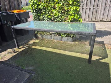 Gratis tuintafel met glazen blad - 200x80 cm