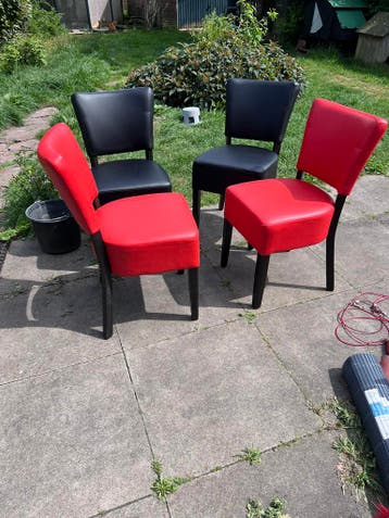 Gratis op te halen: 4 stoelen, kunstleer.