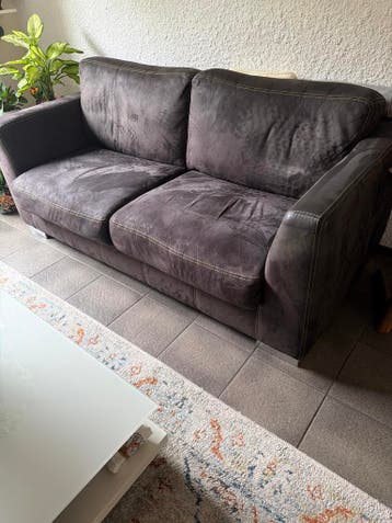 Gratis. Comfortabele bank in goede staat.