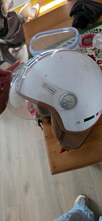 Witte scooterhelm met vizier