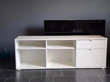Witte tv-kast met lichte gebruikssporen (146x37x50 cm)