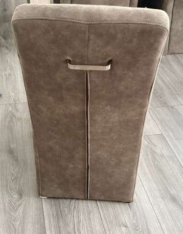 2 stoelen gratis af te halen