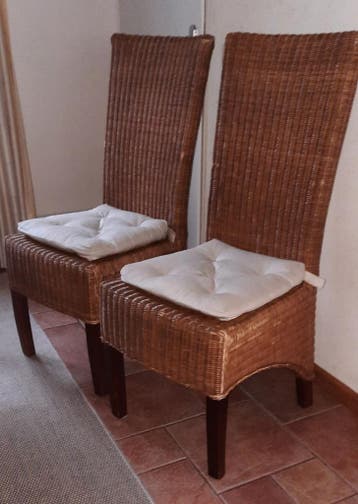 6 rieten eetkamer stoelen, inclusief kussentjes