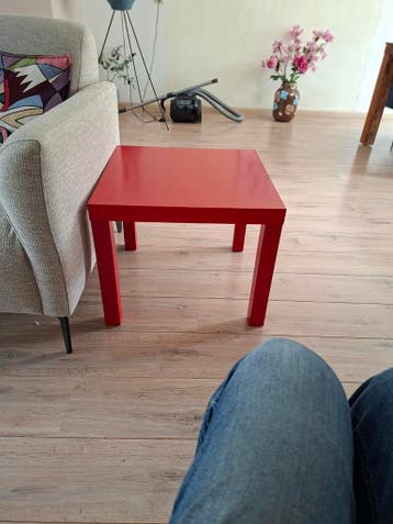 Rood IKEA bijzettafeltje - perfect voor elke kamer