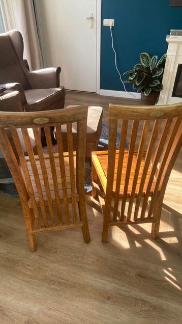 Gratis 2 teak houten eetkamerstoelen