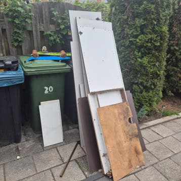 GRATIS Oude kast in delen brandhout knutselen GRATIS!!!!