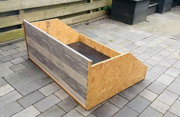 Zolder opbergbakken met wieltjes (schuine wand 35c)