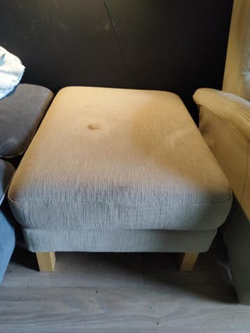 Gratis poef/hocker met wijnvlek, op te halen vanaf juni
