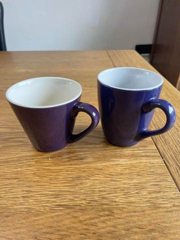 Set van 2 paarse mokken
