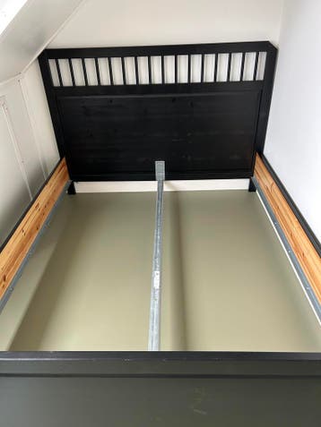 Zwart IKEA bed Hemnes 200 x 160