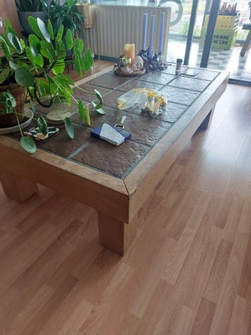 Robuuste salontafel met tegels - Hout en steen