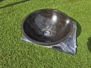 Ronde waskom met hardstenen blad en gaten