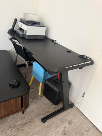 Gamingbureau met lamp