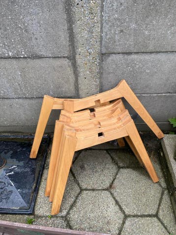 Gratis af te halen: Witte IKEA stoelen (poten te lijmen)