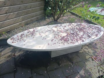 gratis: Ovale salontafel/tuintafel van wit marmer