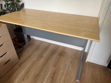 IKEA bureau | 139x72 cm | gratis af te halen