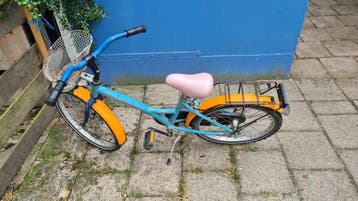 Gebruikte kinderfiets, voor ong. 4-6 jaar, gratis.