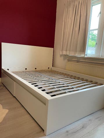 Gratis IKEA Malm bedframe met 4 lades 140x200